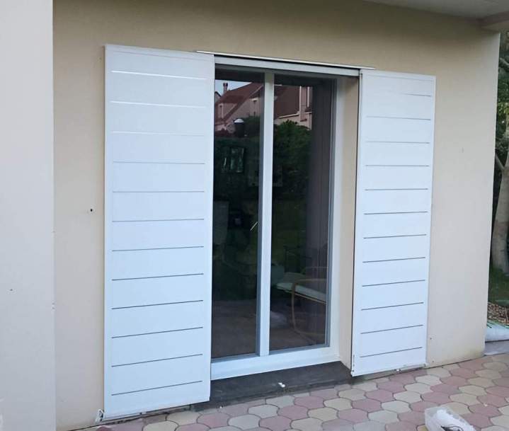 Des volets au charme intemporel pour tous les styles architecturaux.